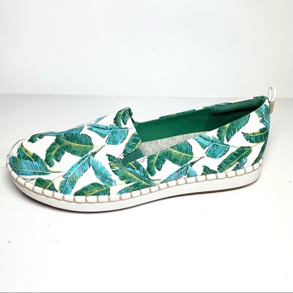 Clarks Women’s Step‎ Glow Jade Sneakers Size 8M
